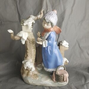 Lladro Porcelain Figurine Girl Feeding Birds Winter Scene‎